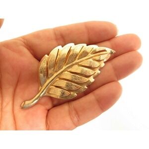 Vintage Dimensional Gold Plated Large Leaf Pin Brooch
